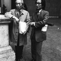 撮影:羽永光利 第10回現代日本美術展にて。松澤さん、嬉しそうです。