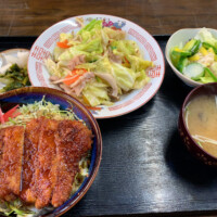 先日ソースカツ丼と野菜炒めをいただきました。本当に丁寧に作ってあって美味しいです!松澤さんたちも食べたのでしょうか。